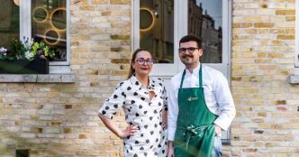 Fraises et vin pétillant : l'accord estival du chef Camille Delcroix et sa sommelière Carla Loxemand