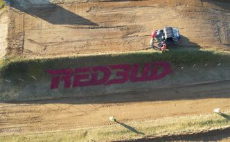 Bob est peintre à RedBud MX