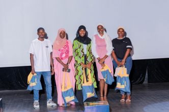 Caméras au poing, regards engagés : les jeunes Guinéens célèbrent leurs héroïnes