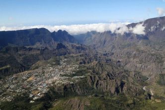 Fuite d'acide sur la route de Cilaos : les secours interviennent rapidement