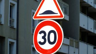 Un dos d'âne XXL provoque la colère des automobilistes : "Ceux qui préféraient la route fermée sont libres de ne pas l'emprunter !" rétorque le maire