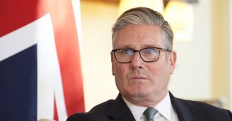 Keir Starmer, un an au pouvoir : la presse britannique tacle un "Premier ministre invisible"