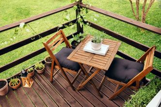 Ces 7 objets que vous laissez sur votre balcon attirent les moustiques en masse, cachez-les avant qu'il ne soit trop tard