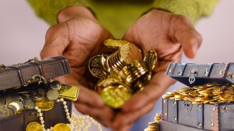 Il retrouve un vrai trésor de 2 millions d’euros en pièces d’or dans la maison