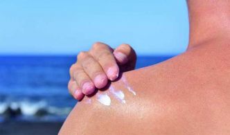 Le ministère de la Santé met en garde contre les crèmes solaires non autorisées