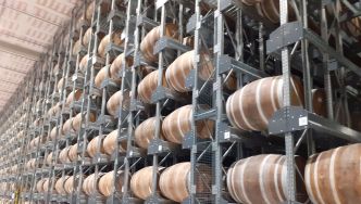 Conflit commercial avec la Chine : la filière cognac limite la casse des taxes douanières en acceptant des prix minimums