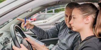 Nouvelles exigences: Les élèves conducteurs doivent maîtriser les systèmes d'assistance