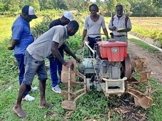Haïti - Taïwan : Les agriculteurs haïtiens assistés pour l'entretien de leurs machines