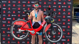 Pas de barres aérodynamiques, pas de problème: Montréaler conquiert le triathlon olympique sur un vélo à vélo