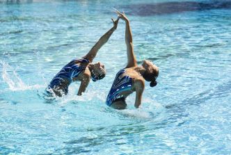 Un spectacle de natation synchronisée dans la Seine au Bras Grenelle organisé par Beaugrenelle