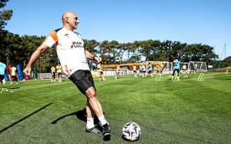 Sa prolongation, son effectif, son système de jeu : les souhaits de Pantaloni pour le FC Lorient en Ligue 1