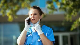 Une infirmière arnaquée par téléphone, l'escroc lui vole 20 000 €... et l'humilie avant de raccrocher