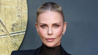 "J'ai récemment couché avec un jeune homme de 26 ans" : les confidences de Charlize Theron sur sa vie sexuelle