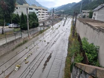 Crue historique en Savoie: après les torrents de boue, la liaison ferroviaire Paris-Milan reprendra dès ce samedi matin