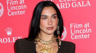 Ce livre qui a "changé la vie" de Dua Lipa est celui qu'on va tous vouloir lire cet été
