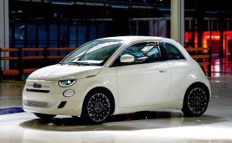 La nouvelle Fiat 500 thermique se dévoile, mais vous ne pourrez sans doute pas l'acheter cette année