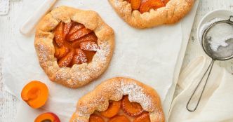Une tarte aux abricots prête en moins de 15 minutes, sans moule et sans stress
