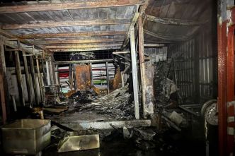 Un entrepôt de Fare Ute en feu hier soir, les pompiers de Papeete interviennent rapidement