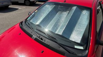 Un enfant de 4 ans meurt après s'être enfermé dans une voiture surchauffée, garée en plein soleil