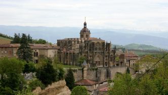 Cette cité médiévale chargée d'histoire est le nouveau « Village préféré des Français »