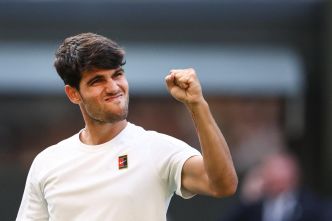 Alcaraz lâche un set contre Struff mais rejoint les huitièmes de finale à Wimbledon