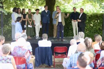 « Un président de la République, dès qu'on lui donne un micro, il le prend » : une salve de bons mots pour l'ouverture du festival Prise de paroles à Jarnac