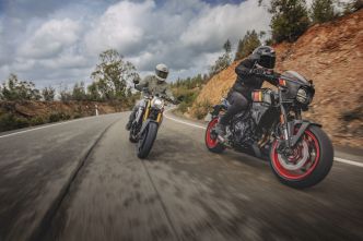 Nouveau – Suzuki se dote de deux modèles néo-rétro de moyenne cylindrée, les GSX-8T et GSX-8TT