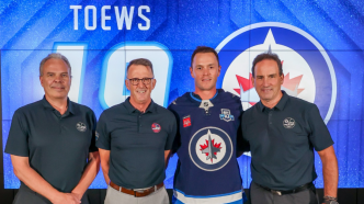 Toews retourne où son amour du hockey a vu le jour