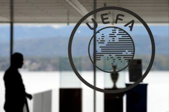 Football : l'UEFA inflige de lourdes amendes à plusieurs clubs, dont le FC Barcelone et Chelsea, pour non-respect du fair-play financier