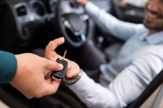 Pourquoi opter pour une voiture électrique en location longue durée ?