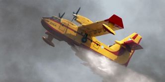 Athènes sous la protection des bombardiers d’eau.
