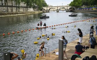 « C'est un rêve de gosse de faire nager les gens dans la Seine » : à Paris, les premières baignades sous étroite surveillance ont débuté [Vidéo]