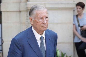 Alain Duhamel prend sa retraite : en direct à la télé, sa femme France dévoile son bureau bien surchargé et sa collection insolite