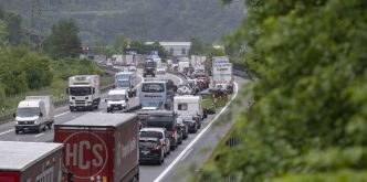 Incendie autoroutier: Un camion en feu cause la fermeture du tunnel du Gothard