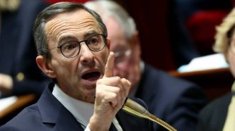 "On est dans la IVe République, mais avec les institutions de la Ve" : la politique dans une atmosphère de fin de règne