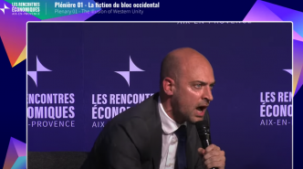 Jean-Noël Barrot, les yeux injectés, saute à la gorge d'un contradicteur
