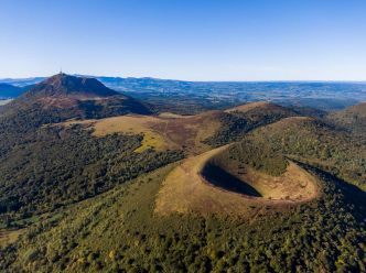 Il y aurait du magma sous les volcans d'Auvergne !