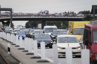 Incendies : l'autoroute A9 en partie coupée dans les deux sens de circulation entre Orange et Narbonne