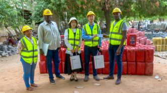 Initiative Présidentielle Faso Mêbo : L’entreprise chinoise CGINT offre 200 bidons d’huile de décoffrage