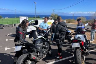 Sécurité routière : opération de sensibilisation pour les conducteurs de deux-roues à Trois-Bassins