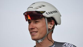Tour de France 2025 : Jasper Philipsen remporte la 1re étape au sprint et revêt le maillot jaune
