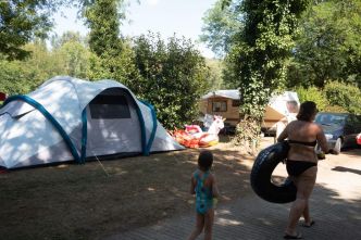 Début de la haute saison touristique : les campings continuent à faire le plein, "cette année, le Jura se porte bien"
