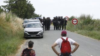 Gaz lacrymogène, jets de pierre, route bloquée... Des incidents éclatent aux abords du chantier de l'A69 entre manifestants et forces de l'ordre