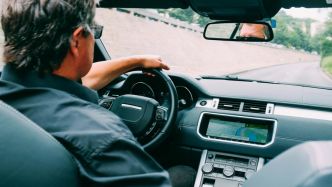 Il oublie sa femme sur une aire d'autoroute à 4 heures du matin : il s'en rend compte 300 kilomètres plus tard