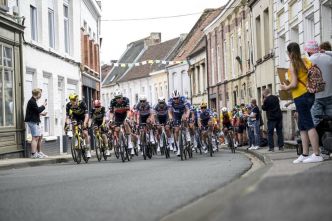 Chutes, faute collective et abandons : Le Tour de France commence fort