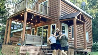 «Ce n'est pas un truc qu'on aurait pu s'acheter tout seuls»: ces trois amis paient moins de 500$ par mois chacun pour un chalet en copropriété