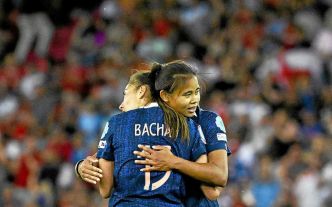 Deux buts en trois minutes et un succès contre les championnes d'Europe, le début parfait des Bleues à l'Euro féminin
