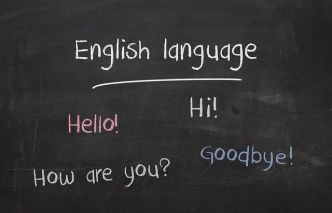 Apprendre une langue étrangère en 2025 : les Français restent attachés à l'humain, malgré l'essor de l'IA