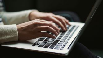 La Gen Z pense au travail même en vacances: le chiffre qui fait mal