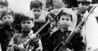 «Tu apprends vite que tu peux disparaître du jour au lendemain» : dans le Cambodge des Khmers rouges, l'enfer des «enfants de l'Angkar»